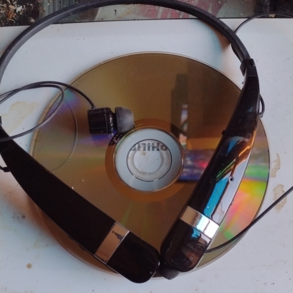 LG Black Wireless Stereo Headset NWOT MODEL HBS760